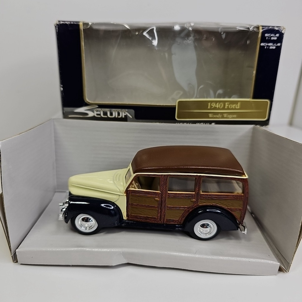 1940 Ford Woody Wagon Die Cast Open Box 1:38 Secuda
